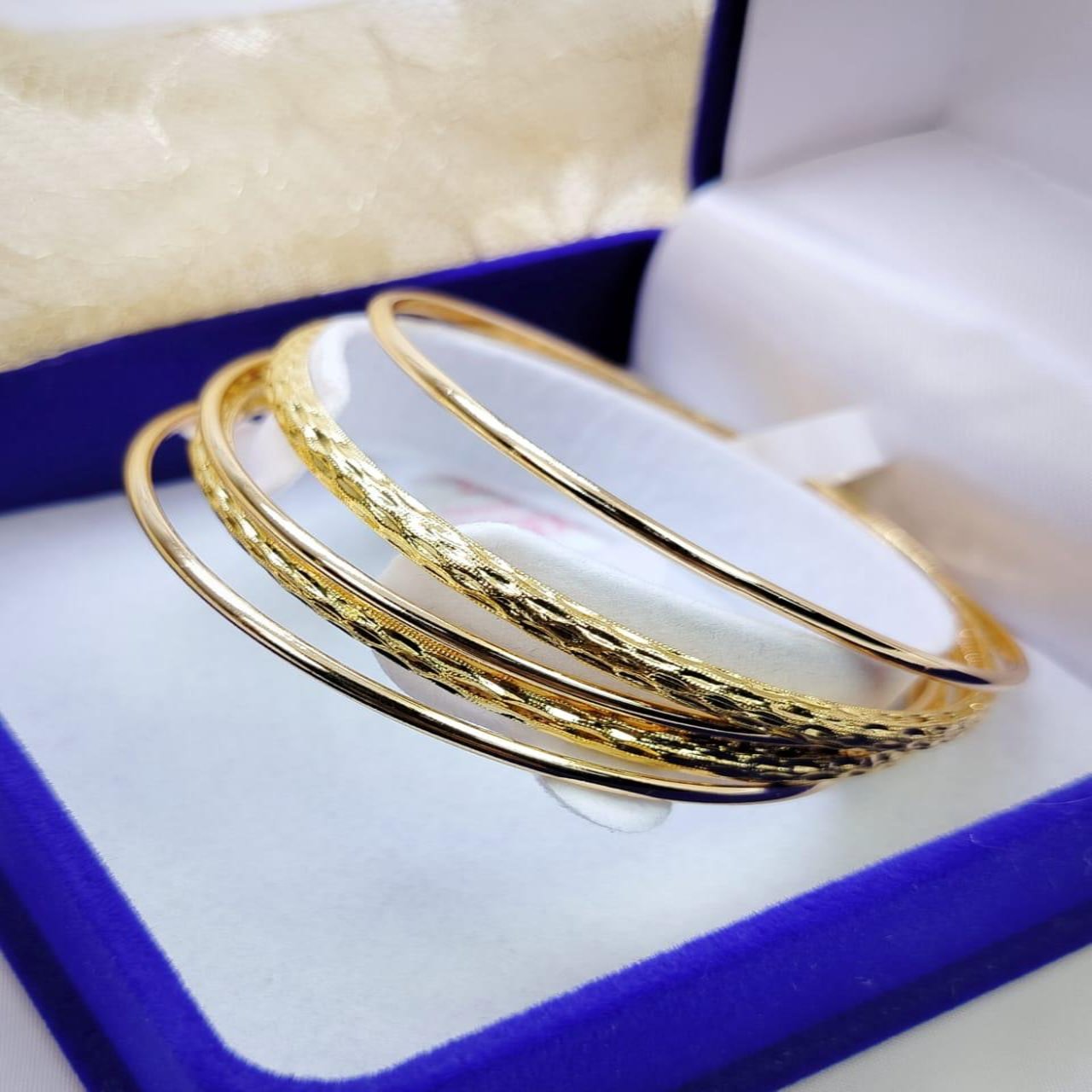 2pcs curly and 4 thick shape bangle for women